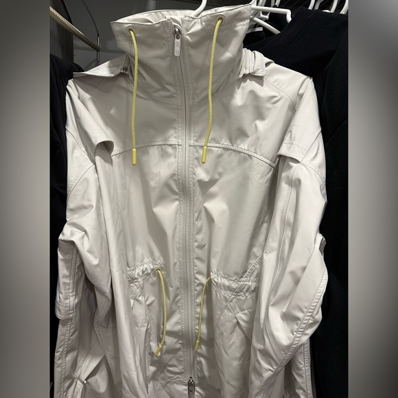 Lululemon relaxed-fit rain shell jacket brand new - Picture 3 of 6